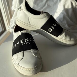 Men’s Givenchy White and Black Sneakers EU Size 42.5, US 9.5